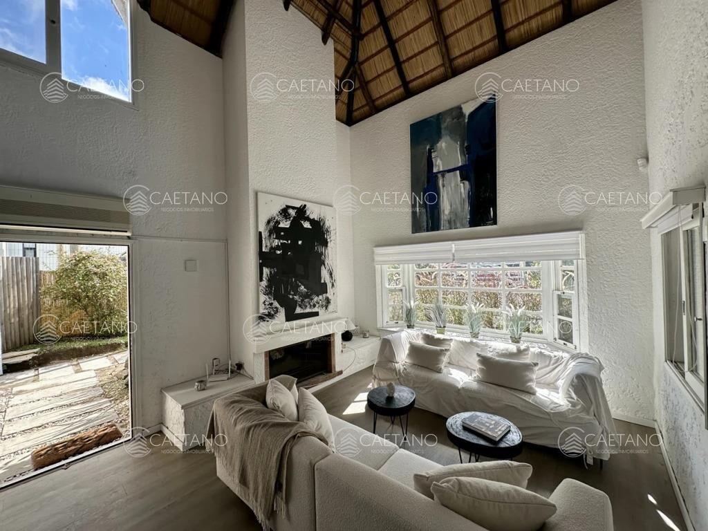 Venta Casa 3 dormitorios + dependencia. RincÃ³n
