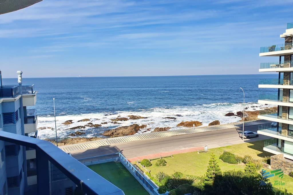 APARTAMENTO FRENTE AL MAR, EN VENTA. CON TERRAZA PRIVADA, E