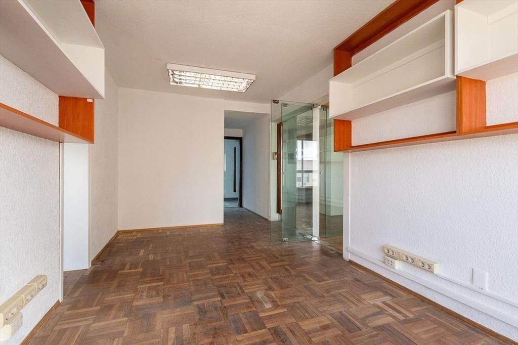 Alquiler de 4 oficinas en ciudad vieja