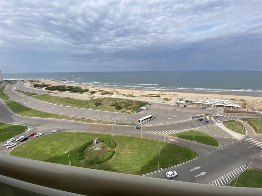 VENTA APARTAMENTO 3 DORMITORIOS Y DEPENDENCIA - I