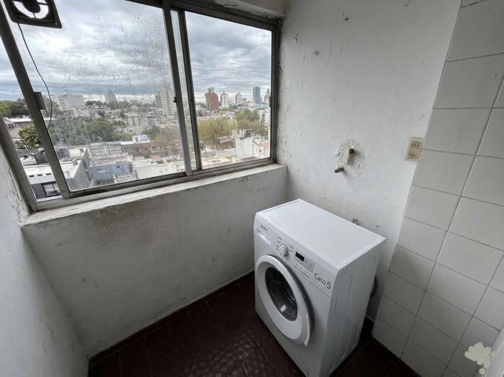 Venta Apartamento Tres Dormitorios y Garaje en Pocitos