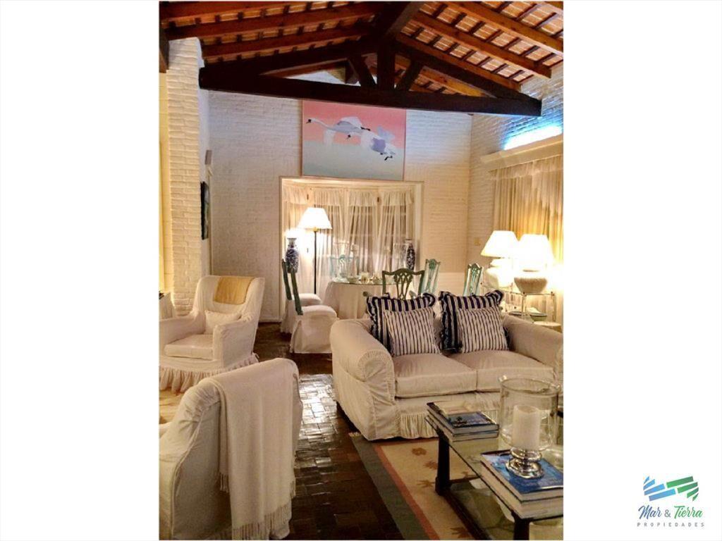 Casa en venta. A seis cuadras del mar. Cuenta