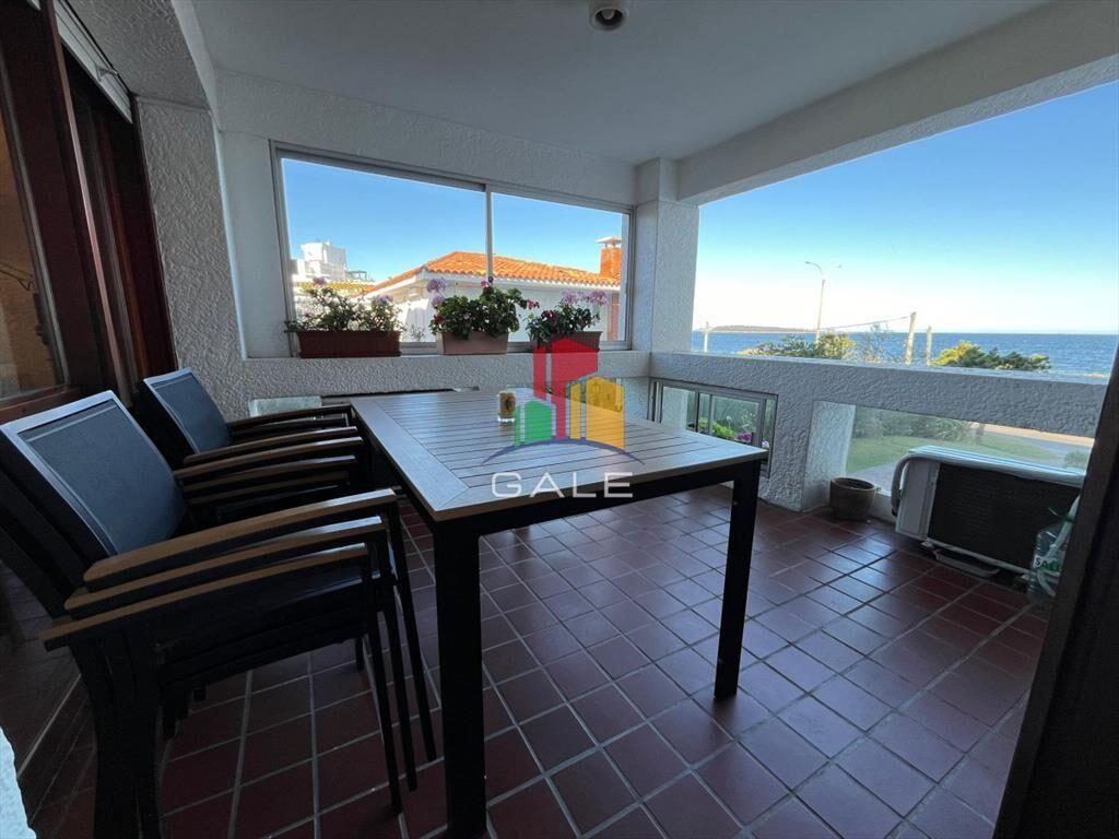 Frente al mar con vista, amplio apartamento