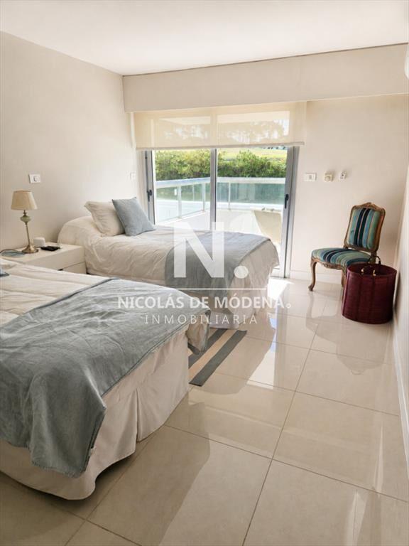 En venta en apartamento de 4 dormitorios con a