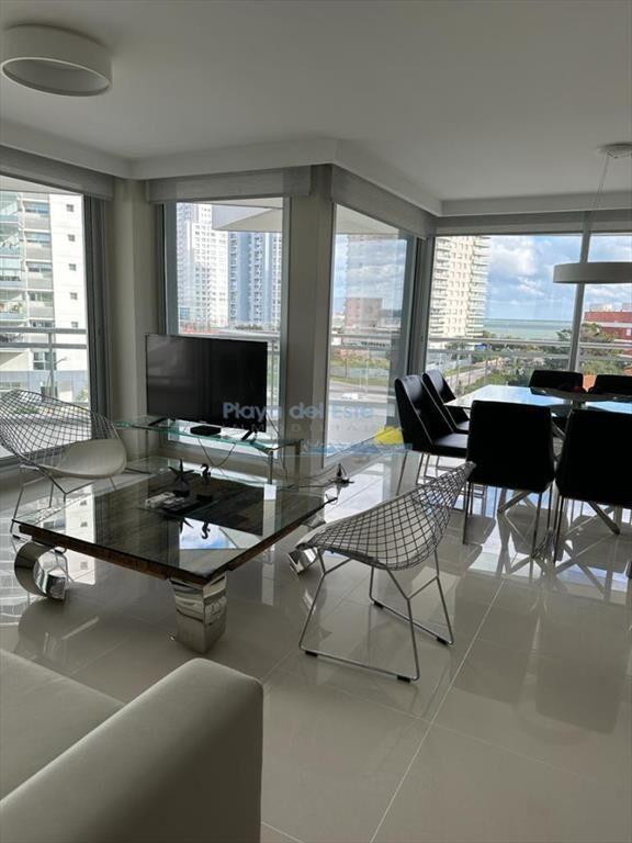 Apartamento en Venta de 3 Dormitorios en Punta ,