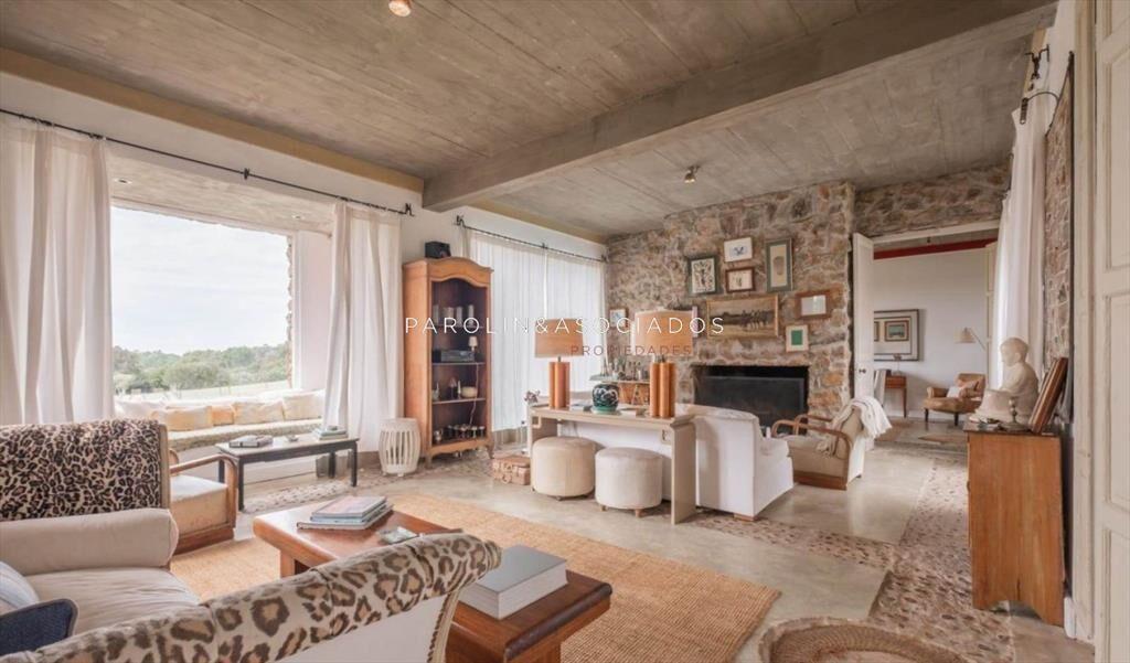 Chacra en Venta de 8 Dormitorios en Camino Punta