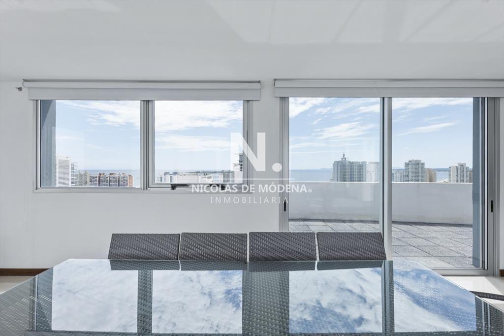 Vende apartamento en Brava Punta del Este de 3