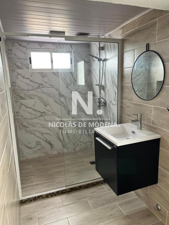 En venta casa de 2 plantas a metros del mar, de 3