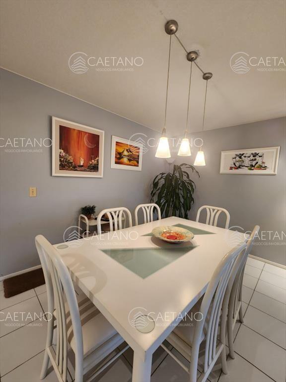Vende apartamento de 2 dormitorios en Punta del