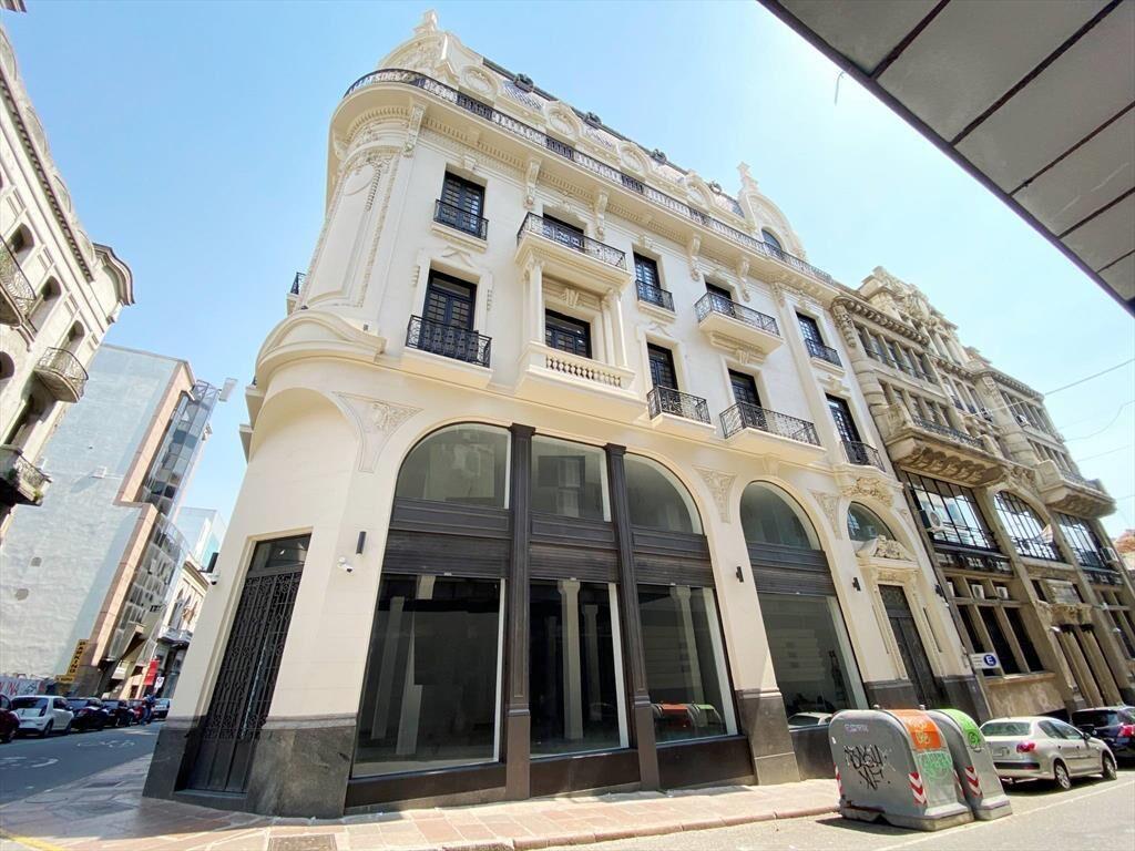 Alquiler - Edificio de oficinas y local comercial - Ciudad V