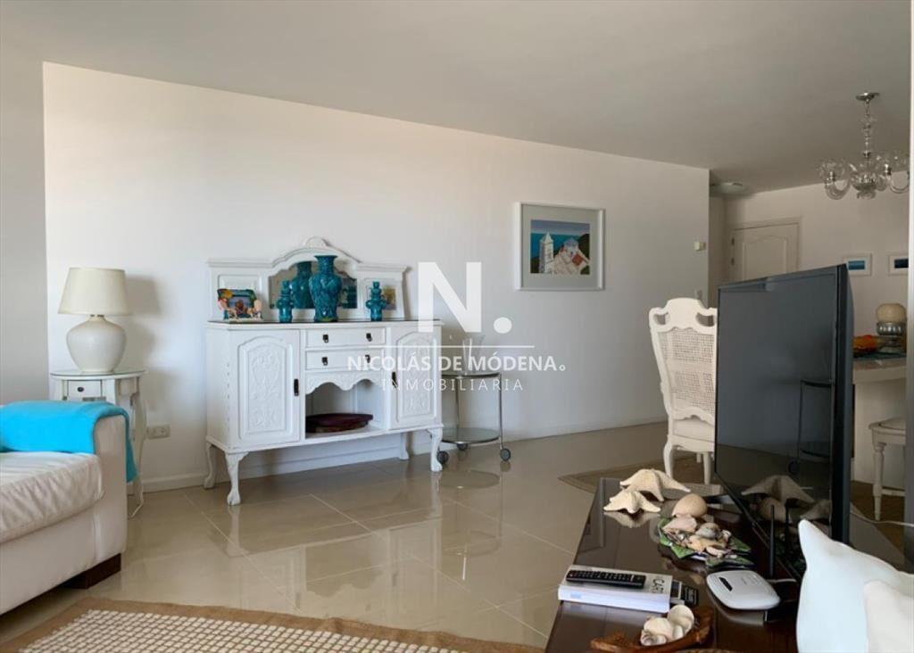 En venta apartamento de 3 dormitorios con vista