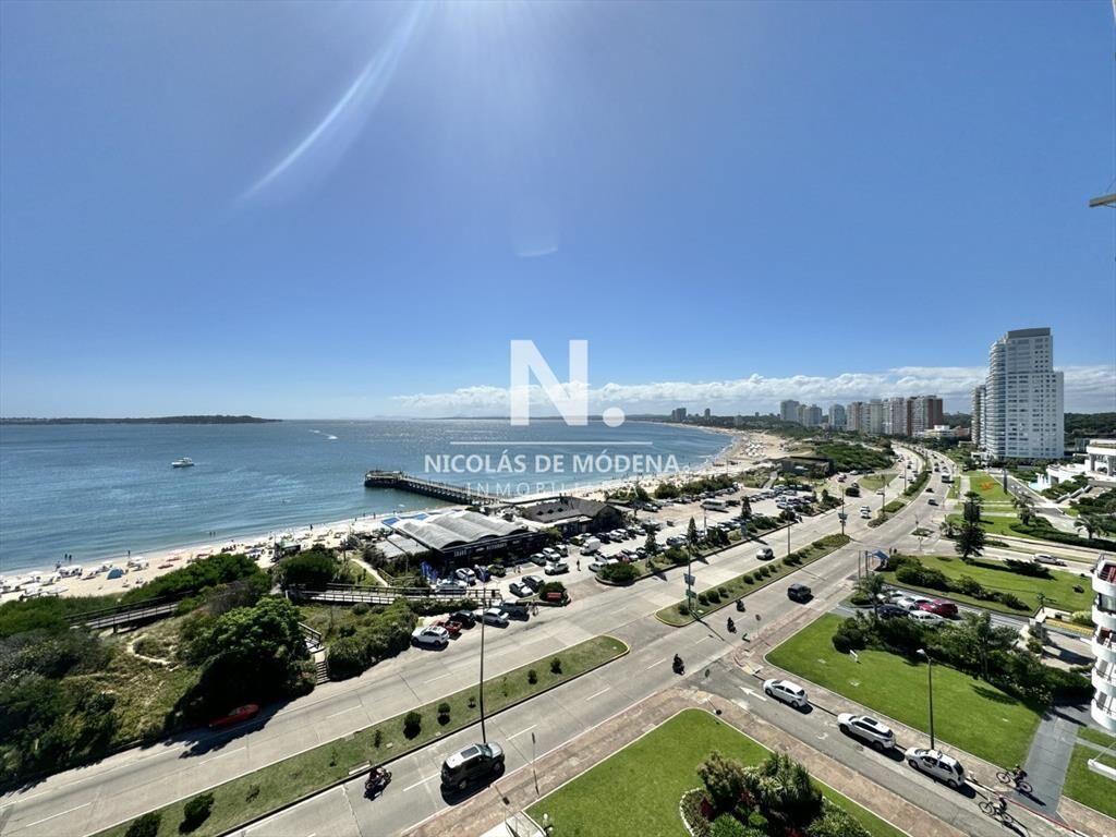 En venta frente al mar, apartamento de 3 dormitorios en Man