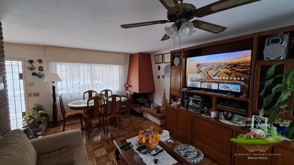 Se vende amplia casa en CordÃ³n