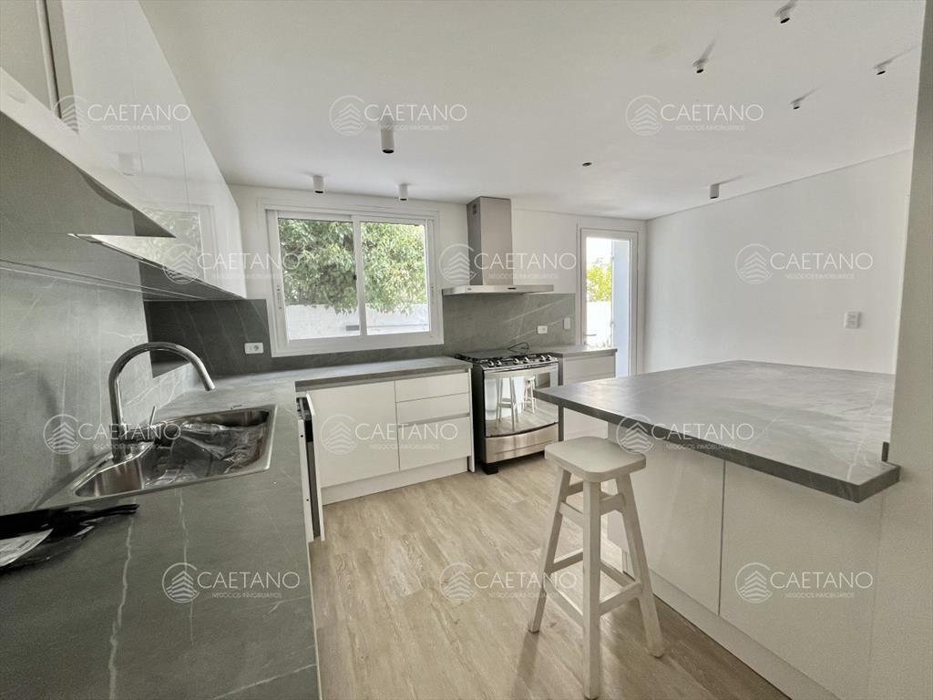 Vende casa 5 dormitorios. PenÃ­nsula, Punta del