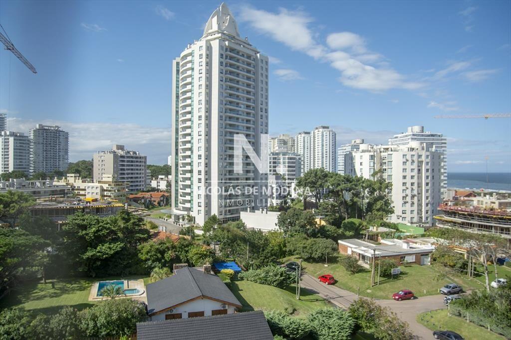 Apartamento en venta en Torre esmeralda de 3 , en