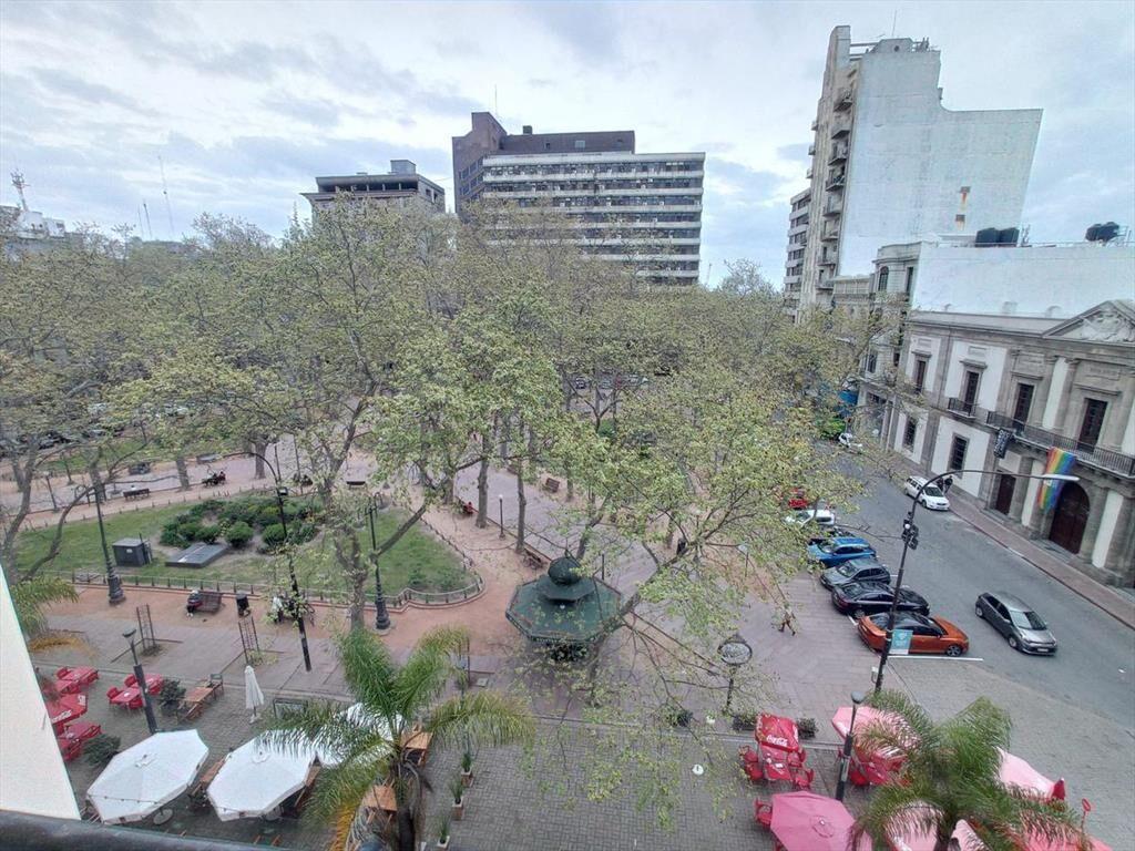 Gran loft duplex ,76m2 frente a Plaza Matriz con la mejor v