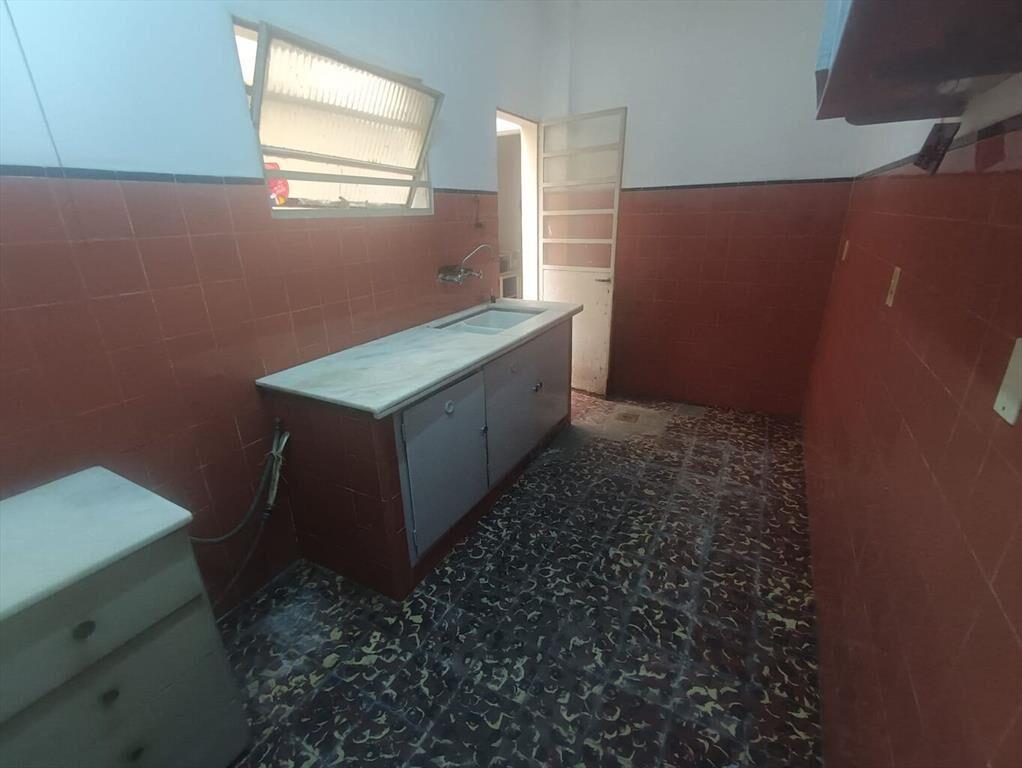 Mercedes y Yaguarón, amplio, balcón, vacío. Consulte.