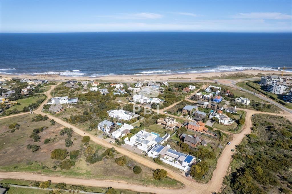 Venta de terreno en El Chorro, Manantiales. - Ref
