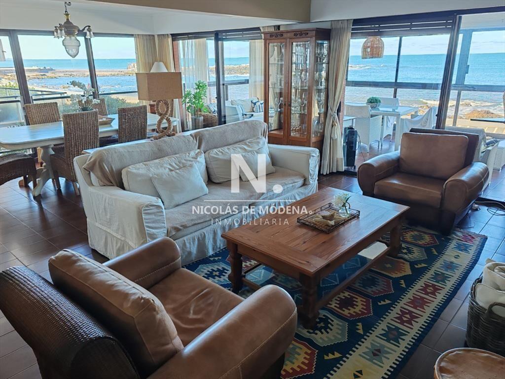 Vende departamento de 4 dormitorios