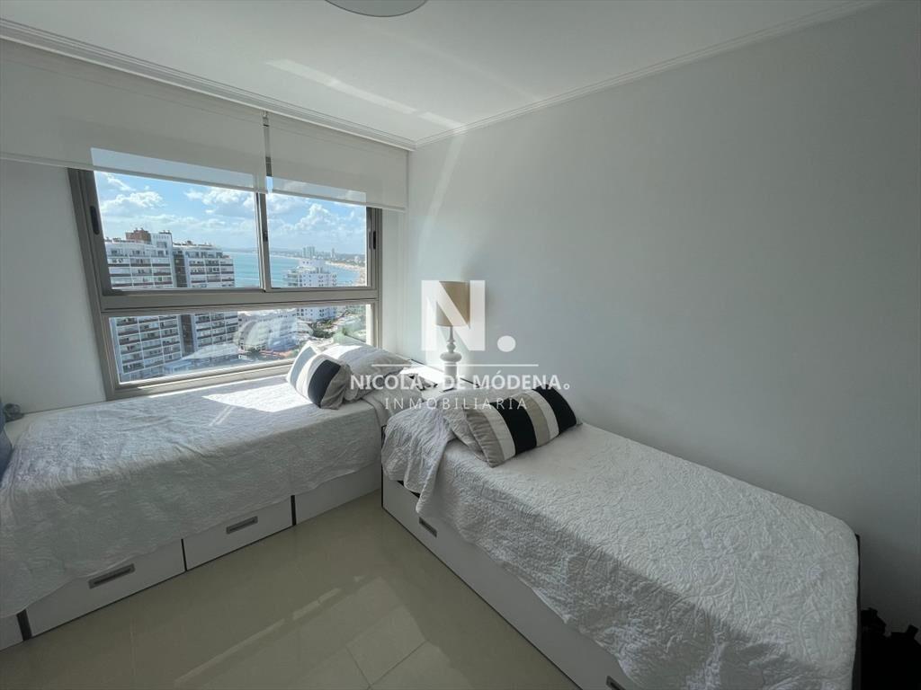 Apartamento de 3 dormitorios en Torre Imperiale -