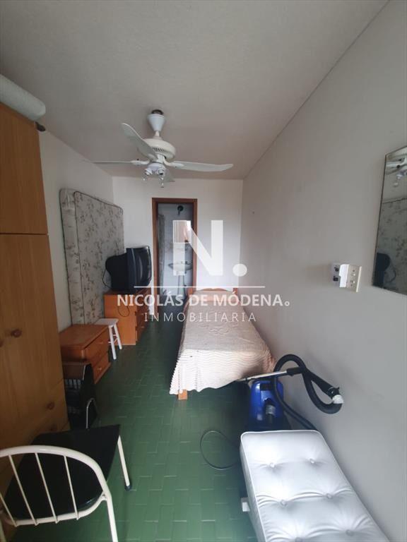 Gran departamento con dependencia de servicio!