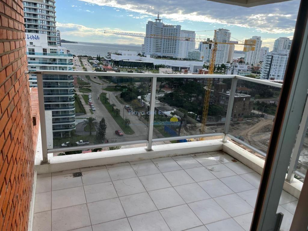 Apartamento de 2 dormitorios en Edificio Long , ,