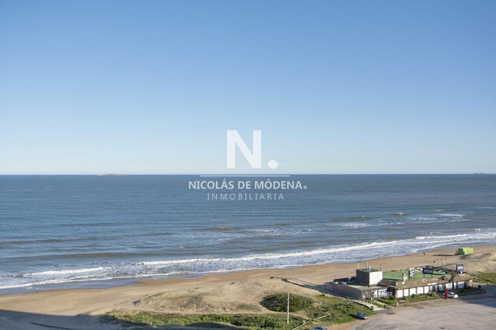 Apartamento de 3 dormitorios en Torre Lobos frente al Mar,