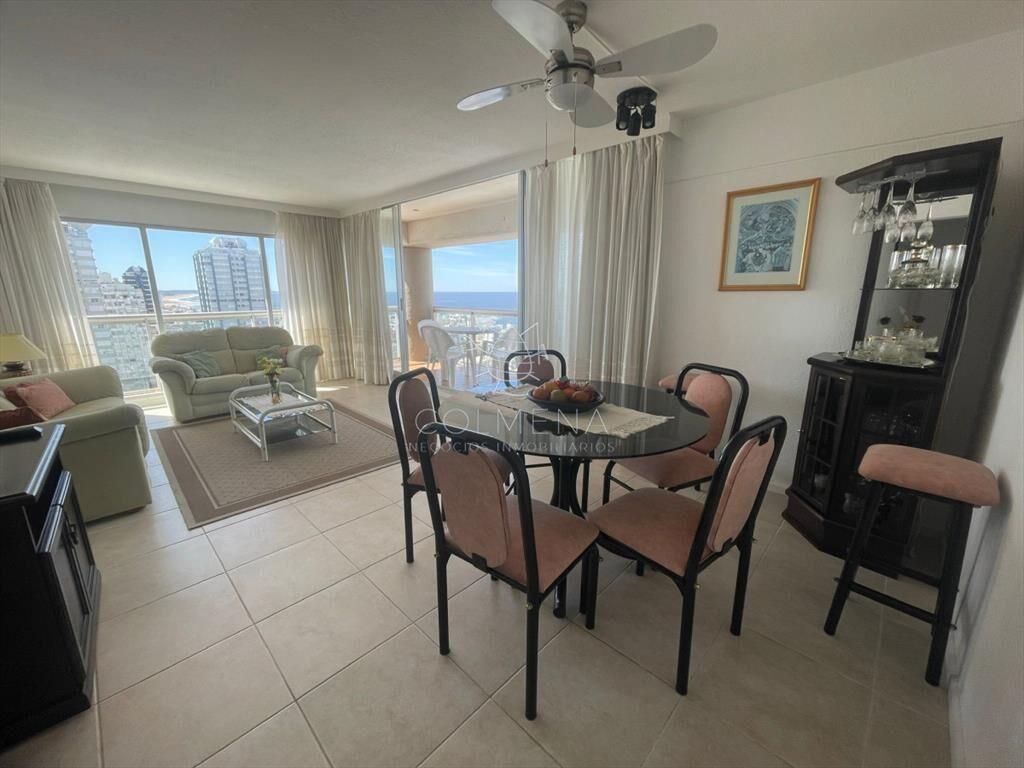 Terraza con vista a las 2 playas y algo al Puerto