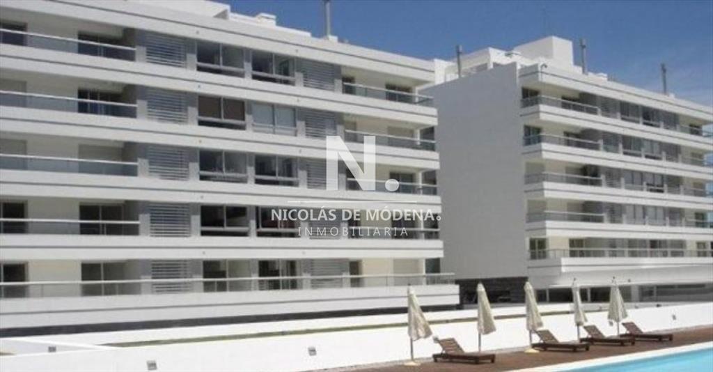 En venta en apartamento de 4 dormitorios con a