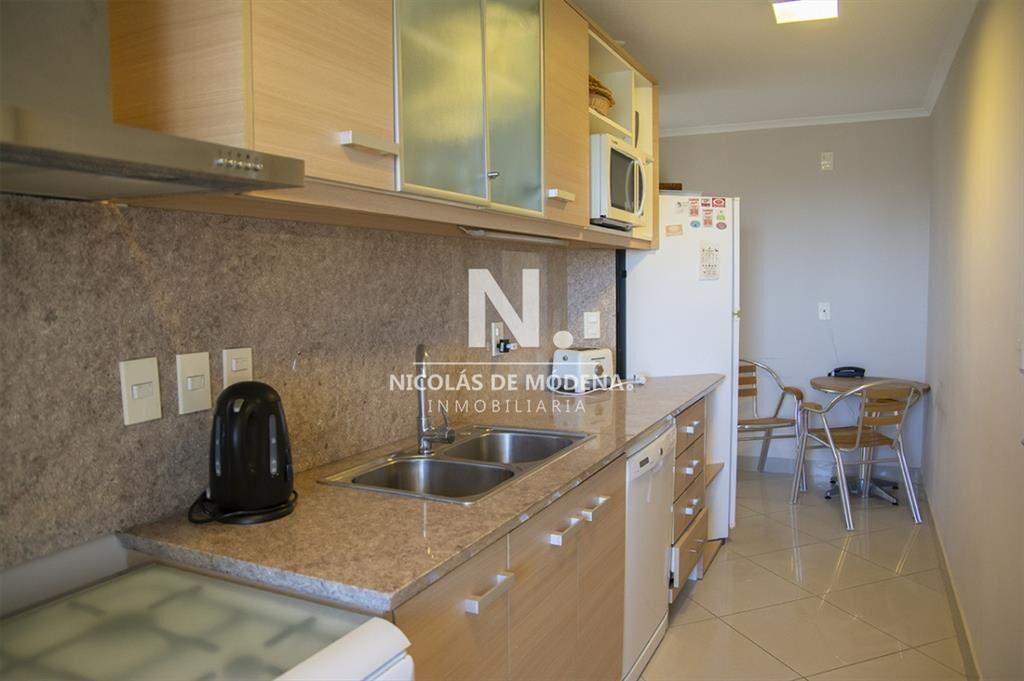 Venta de amplio apartamento de 3 dormitorios y de