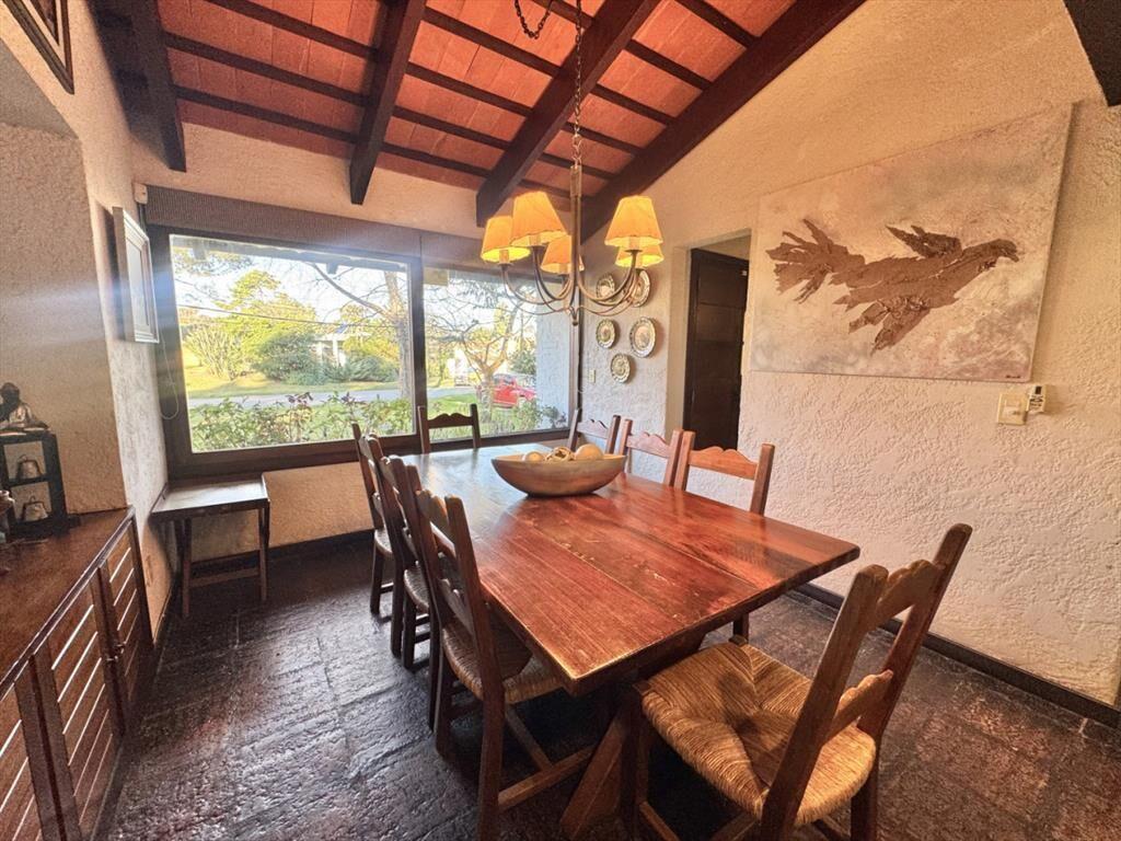CASA EN VENTA 5 DORMITORIOS - PINARES