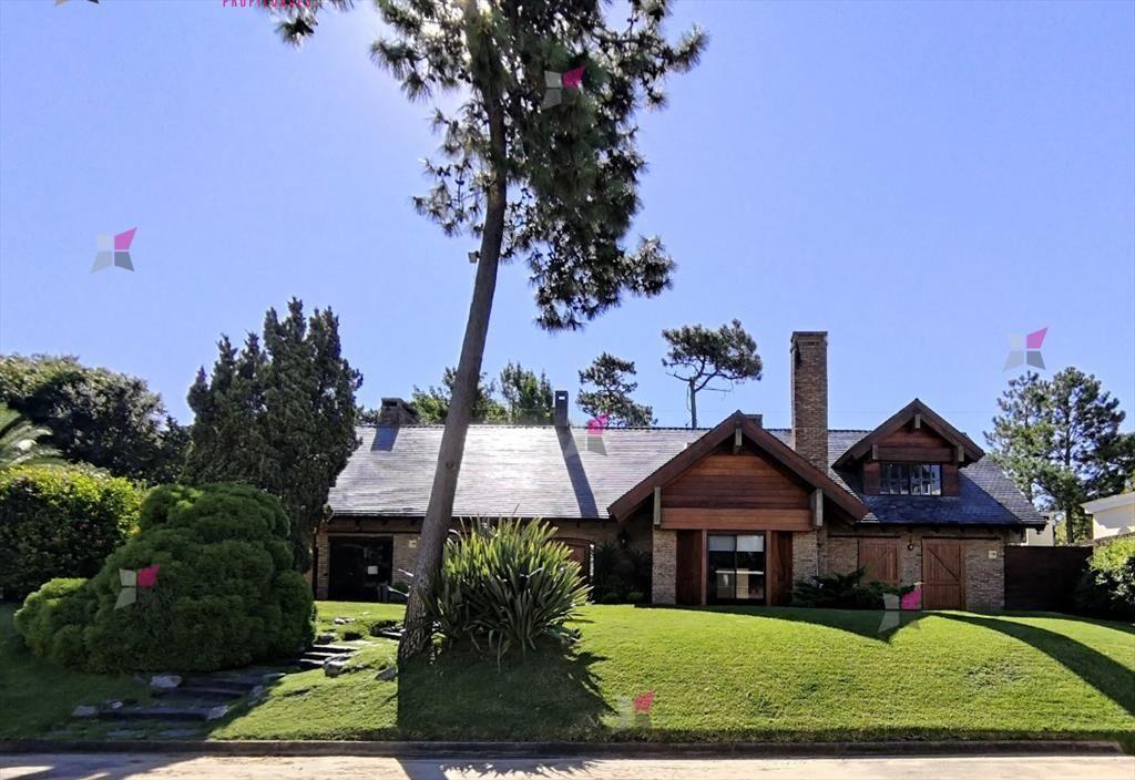 VENTA DE CASA 5 DORMITORIOS EN SUITE EN MANSA PUNTA DEL EST