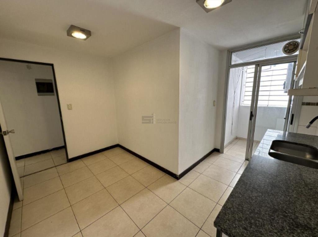 Venta con Renta Apartamento tres dormitorios dos baños balc