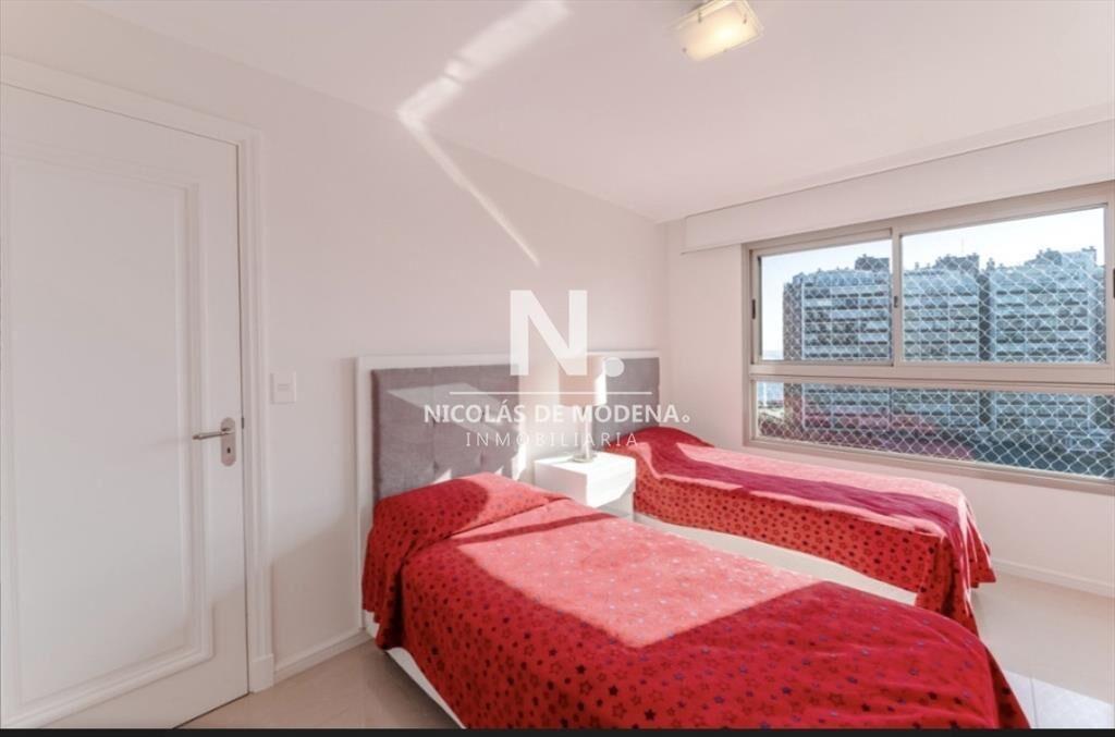 En venta apartamento de 3 dormitorios en Brava,