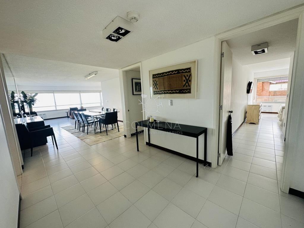 Apartamento de 3 dormitorios y dependencia de en