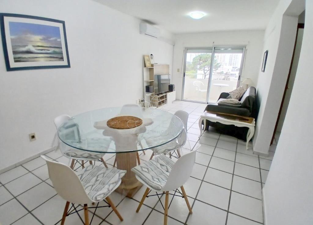 Apartamento 2 dormitorios, 2 baños , Balcón y cochera en