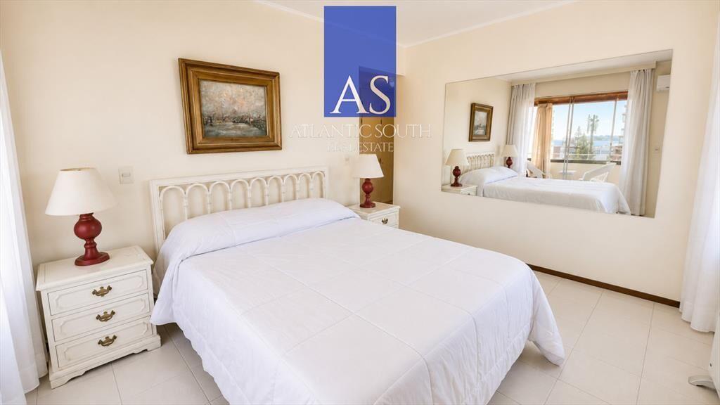 Apartamento esquinero frente al mar Punta del