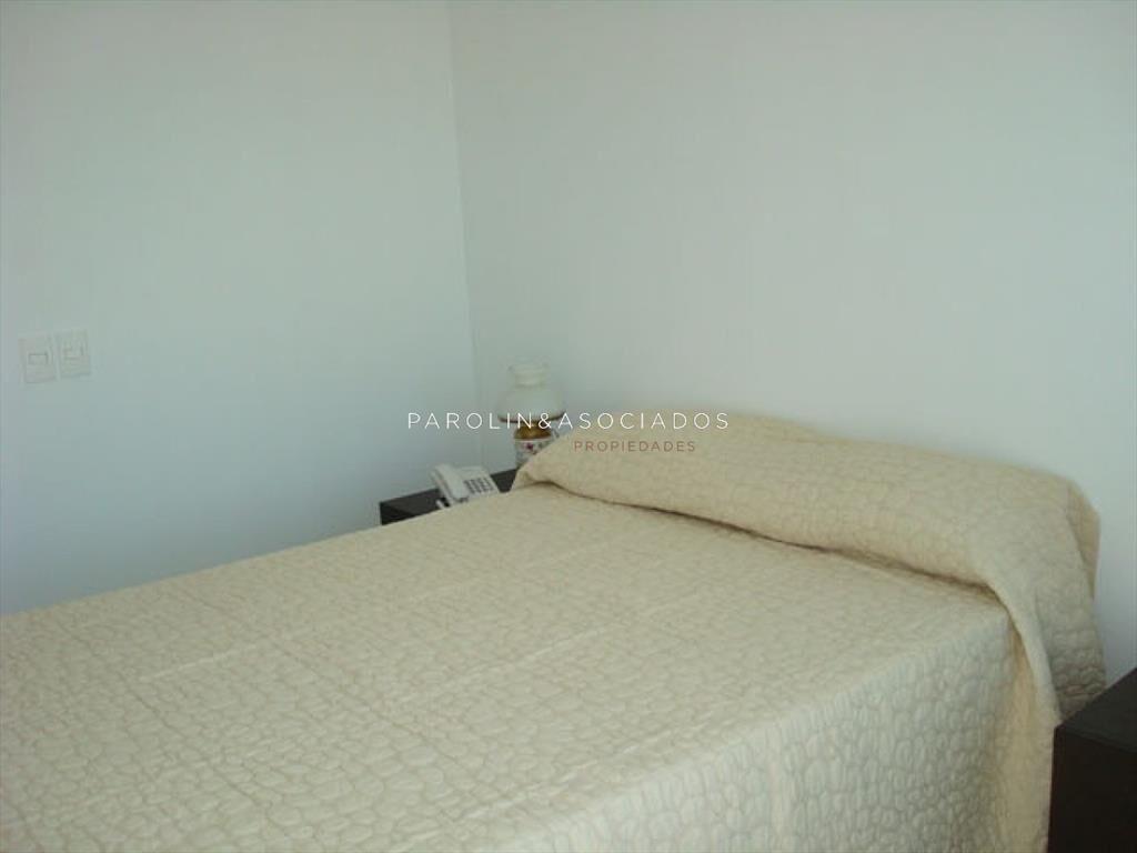 Apartamento en venta en torre Yoo, Punta del Este.