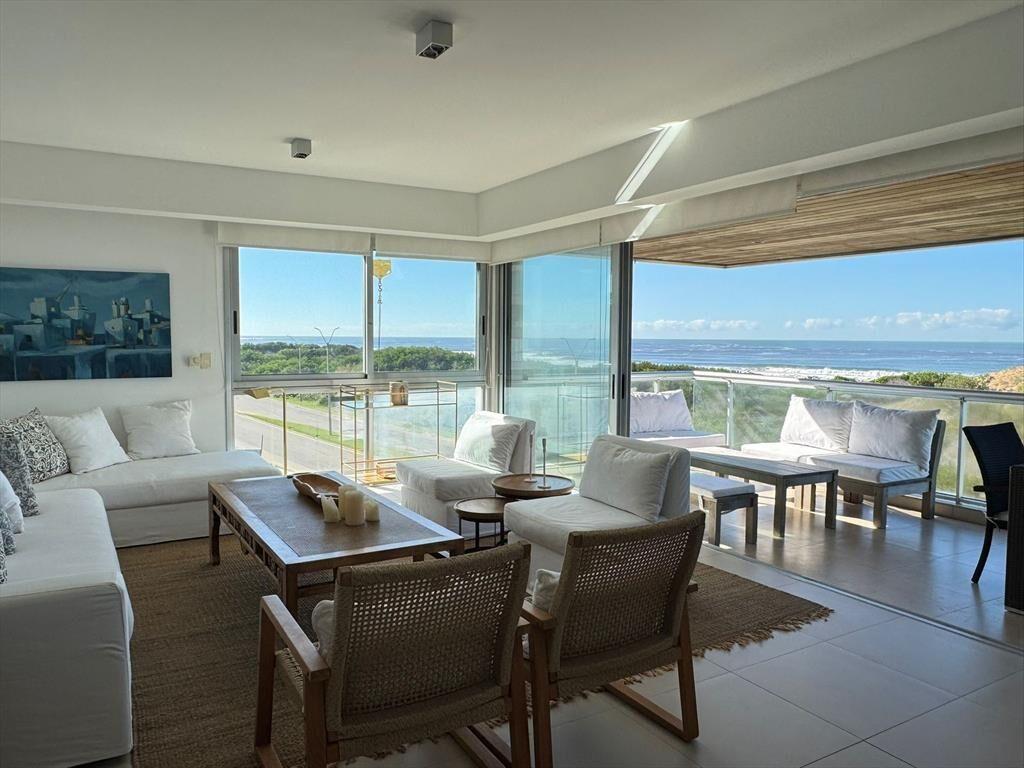 Venta Brava 28 4 suites, vista al mar amenities.