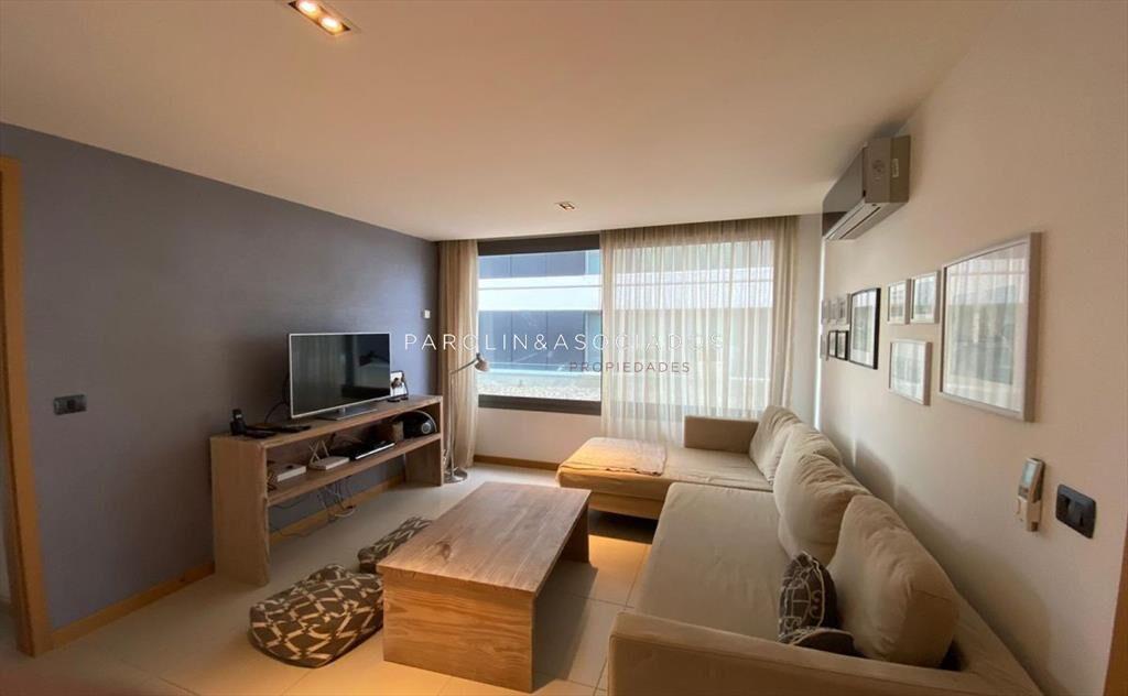 Apartamento en venta de 3 dormitorios en edificio