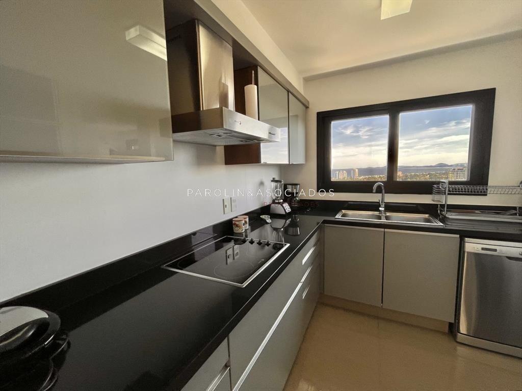 Penthouse de 4 suites en Torre One, Punta del