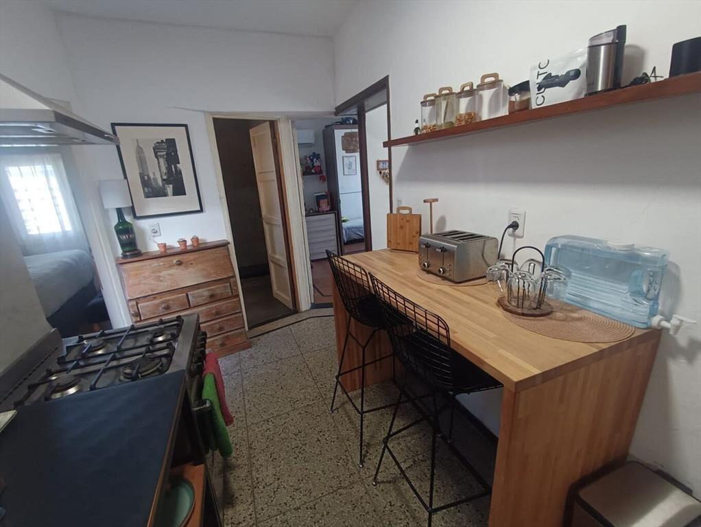 Casa esquina, punto barrial, gran jardín, muy buen estado,