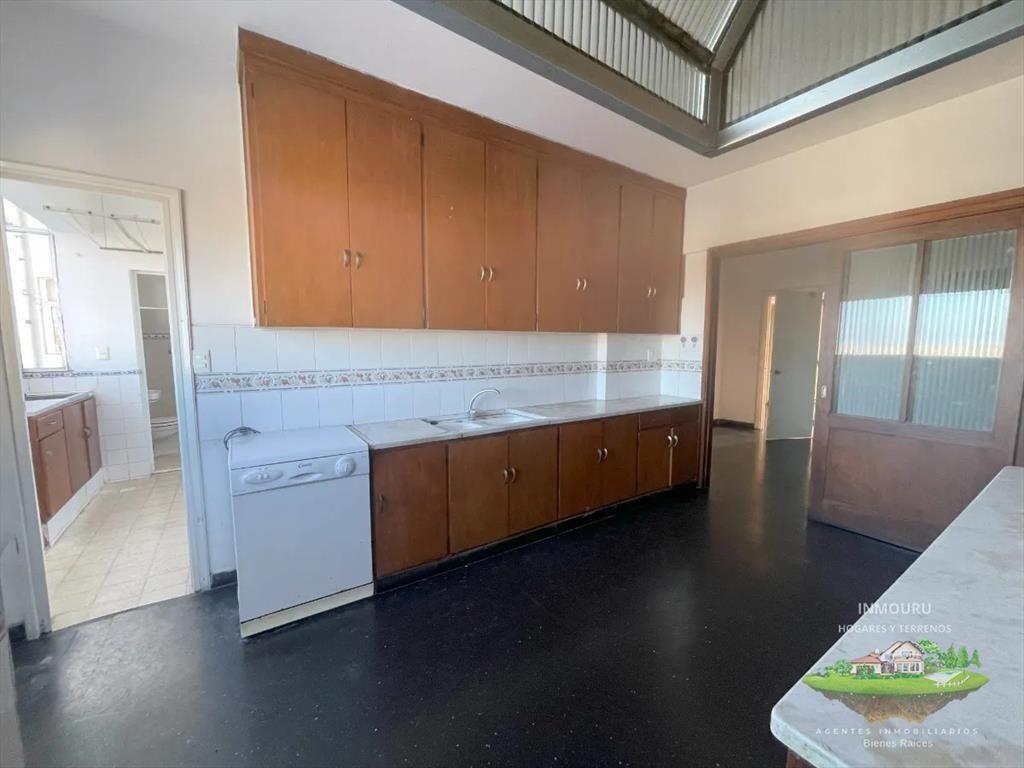 Venta de Apartamento En Cordón, 4 Dorm Y Garage Sobre Avd