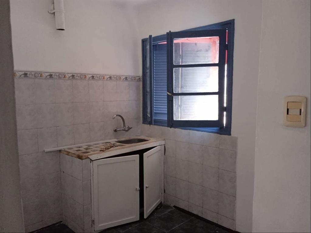 Sobre Av. Garzón, dos dormit. con fondo