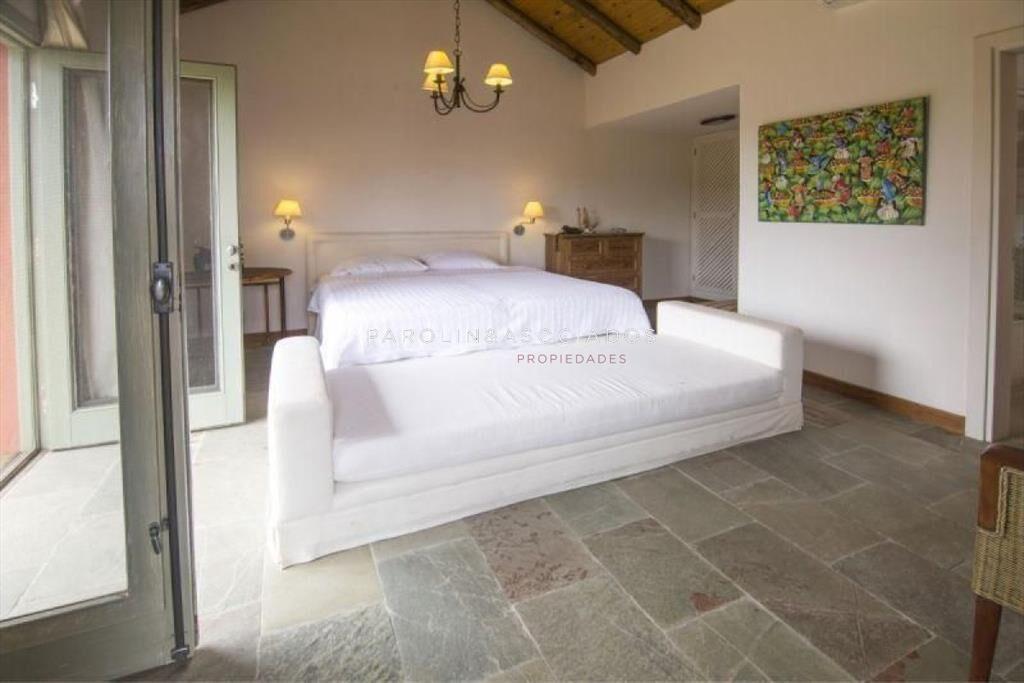 CASA DE 9 DORMITORIOS EN LA BARRA, PUNTA DEL