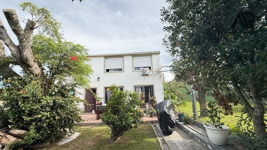 VENTA DOS CASAS CON RENTA 8% BRUTAUSD ISMO PADRON MALVÍN...