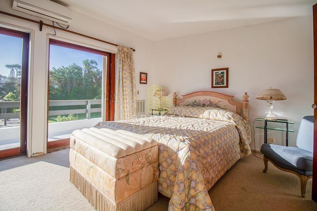 Venta de Casa 4 dormitorio con Piscina Playa .