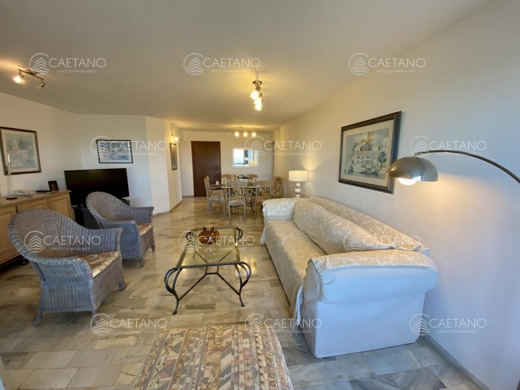 Venta apartamento 3 dormitorios más dependencia