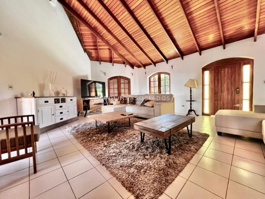 CASA EN VENTA 4 DORMITORIOS BEVERLY HILLS PUNTA