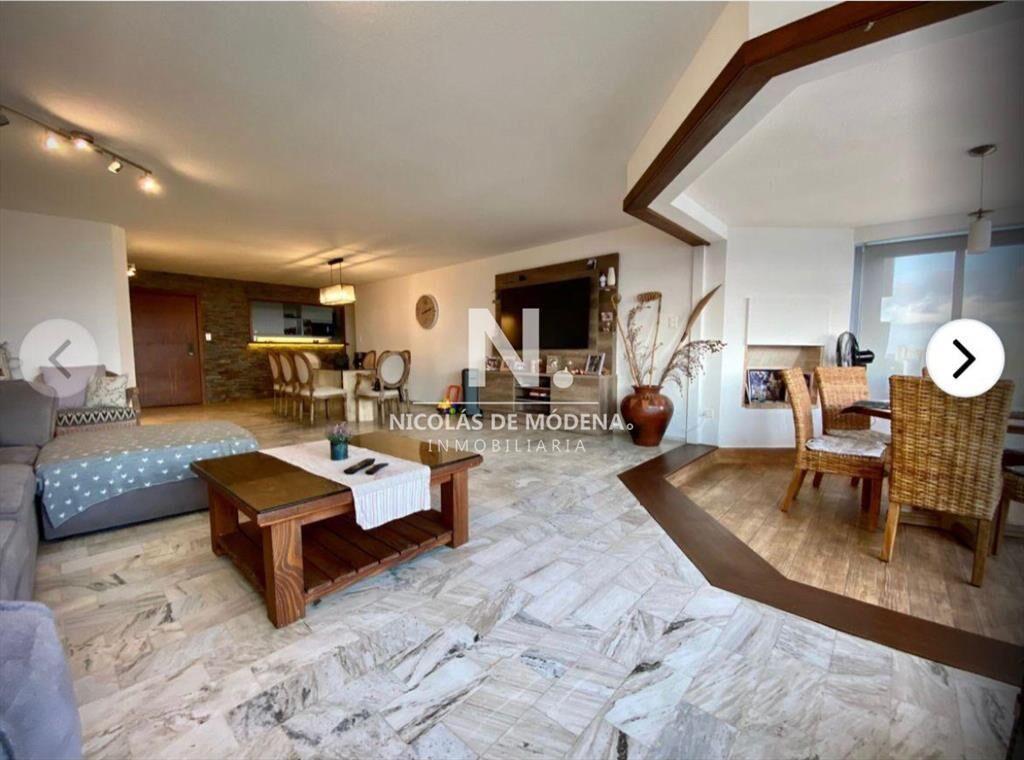 Vende apartamento 3 dormitorios en suite, en del